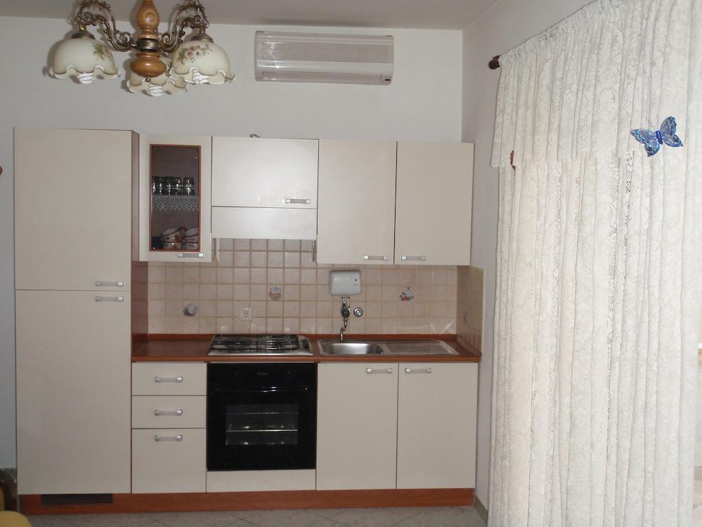 Apartments Ariana Pag Town Rum bild